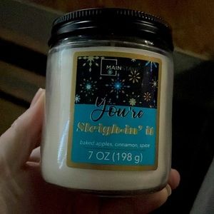 New candle, never used. Baked apple cinnamon spice scent